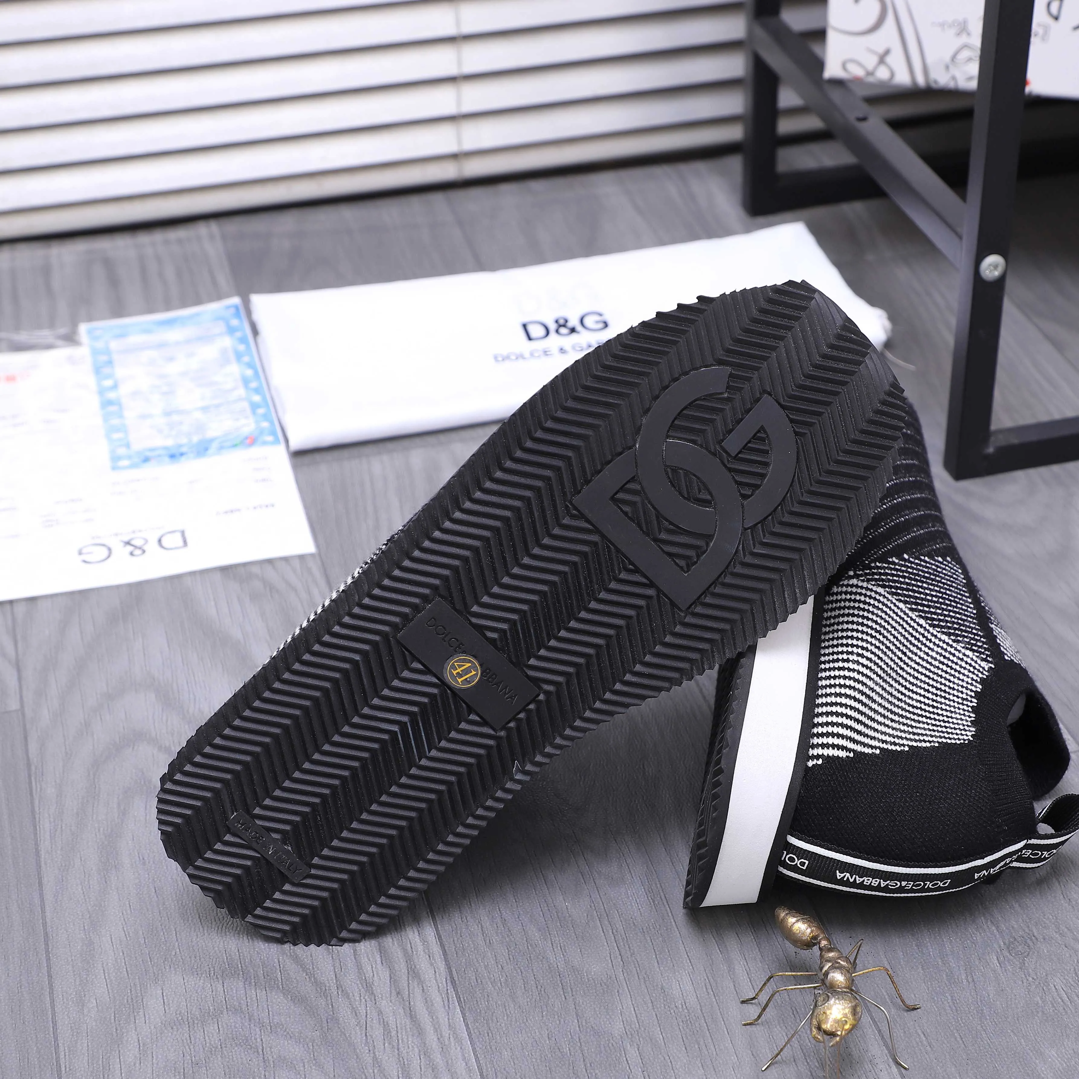 Men's shoes 💰p360 Product trademark: DG (Dolce & Gabbana) casual shoes for couples. Regular size: 36-46 (45.46 is custom-made and non-refundable) Product materials: Selected fly-knit breathable upper, cowhide insole, rubber outsole